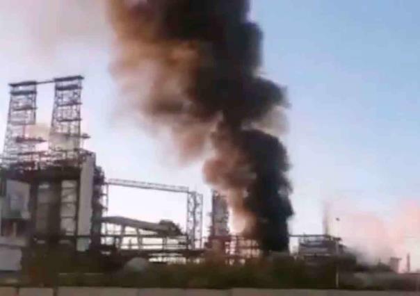 Reportan incendio en la refinería de Cadereyta, Nuevo León