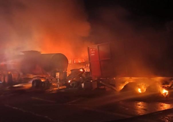 Incendio es provocado por choque en carretera Saltillo-Monterrey