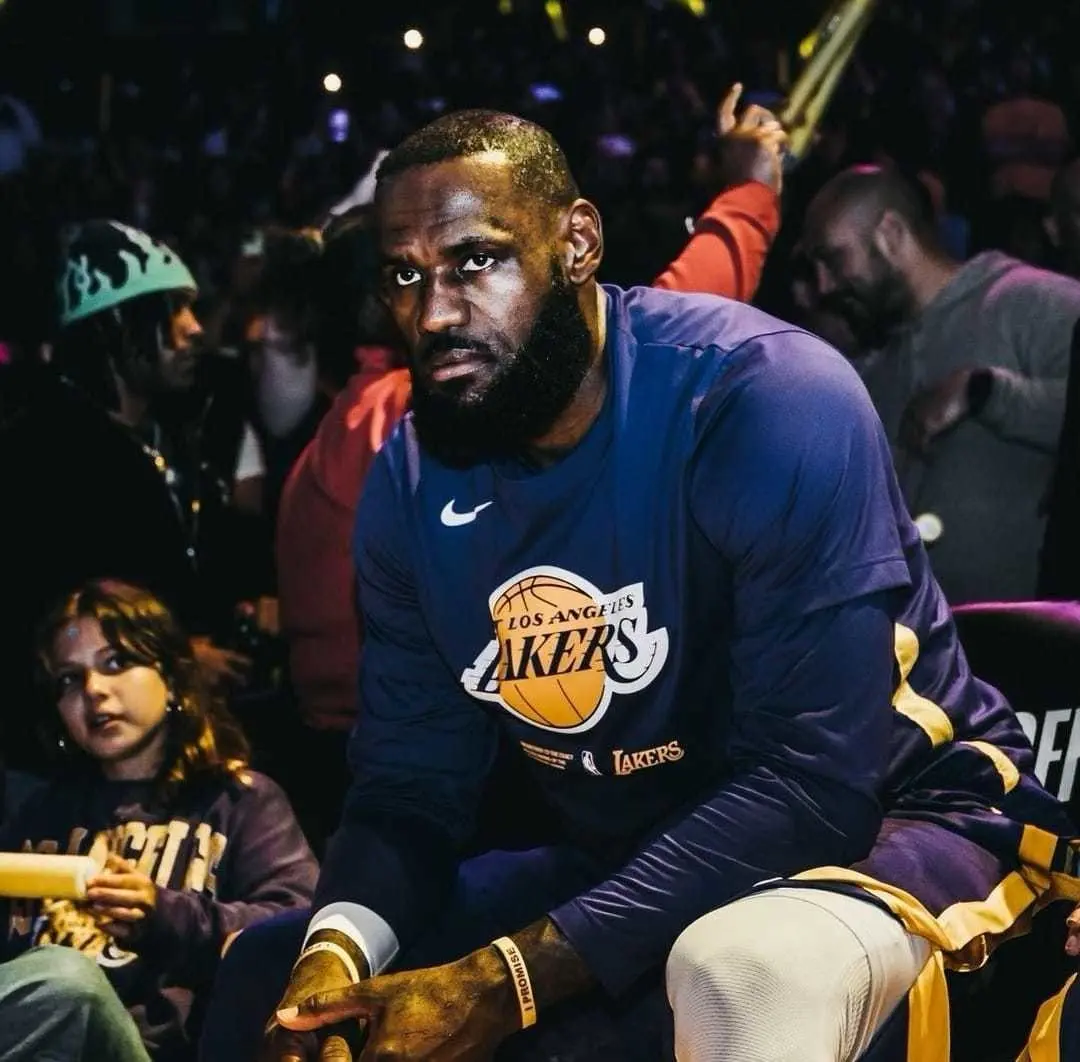 Lebron James, estrella de los Lakers recibió malas noticias a unas horas del encuentro con Golden State Warriors. (FOTO: kingjames)