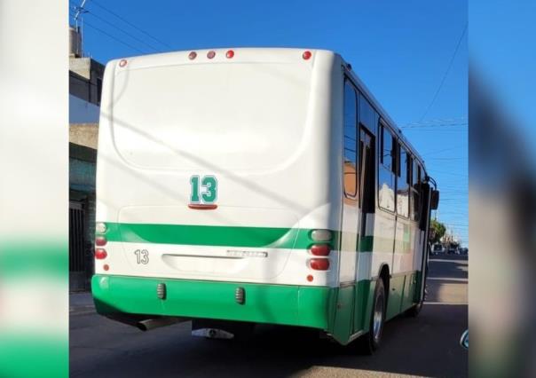 Mujer olvida pertenencias en transporte, chofer las resguarda y las regresa