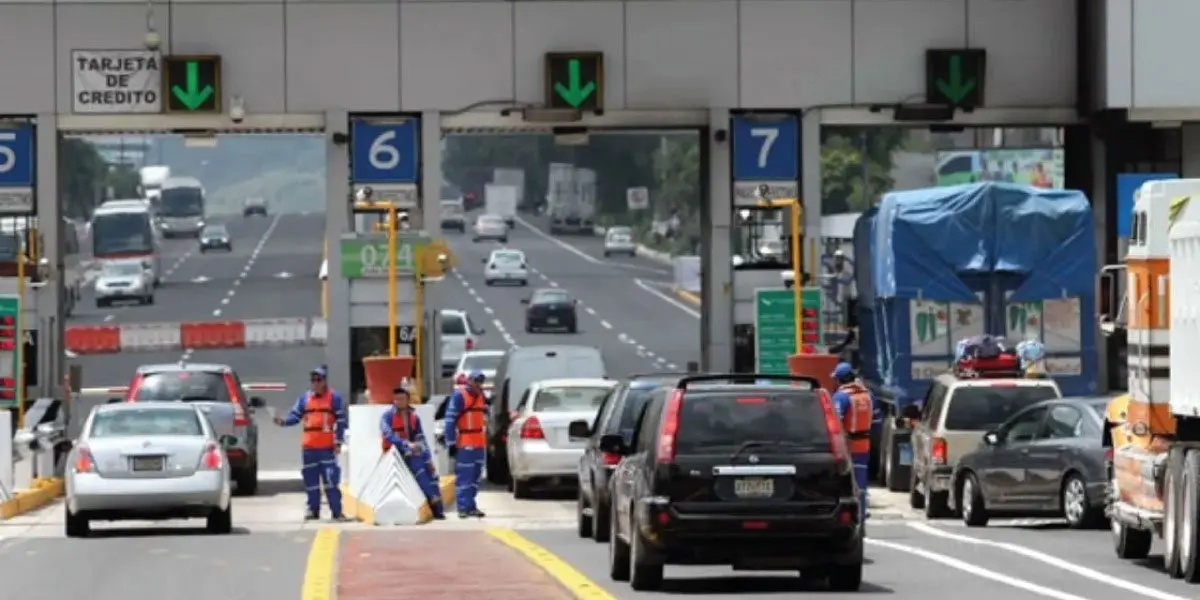 El aumento de peaje en autopistas del Edoméx podría provocar un incremento en las tarifas del transporte público. Foto: Especial