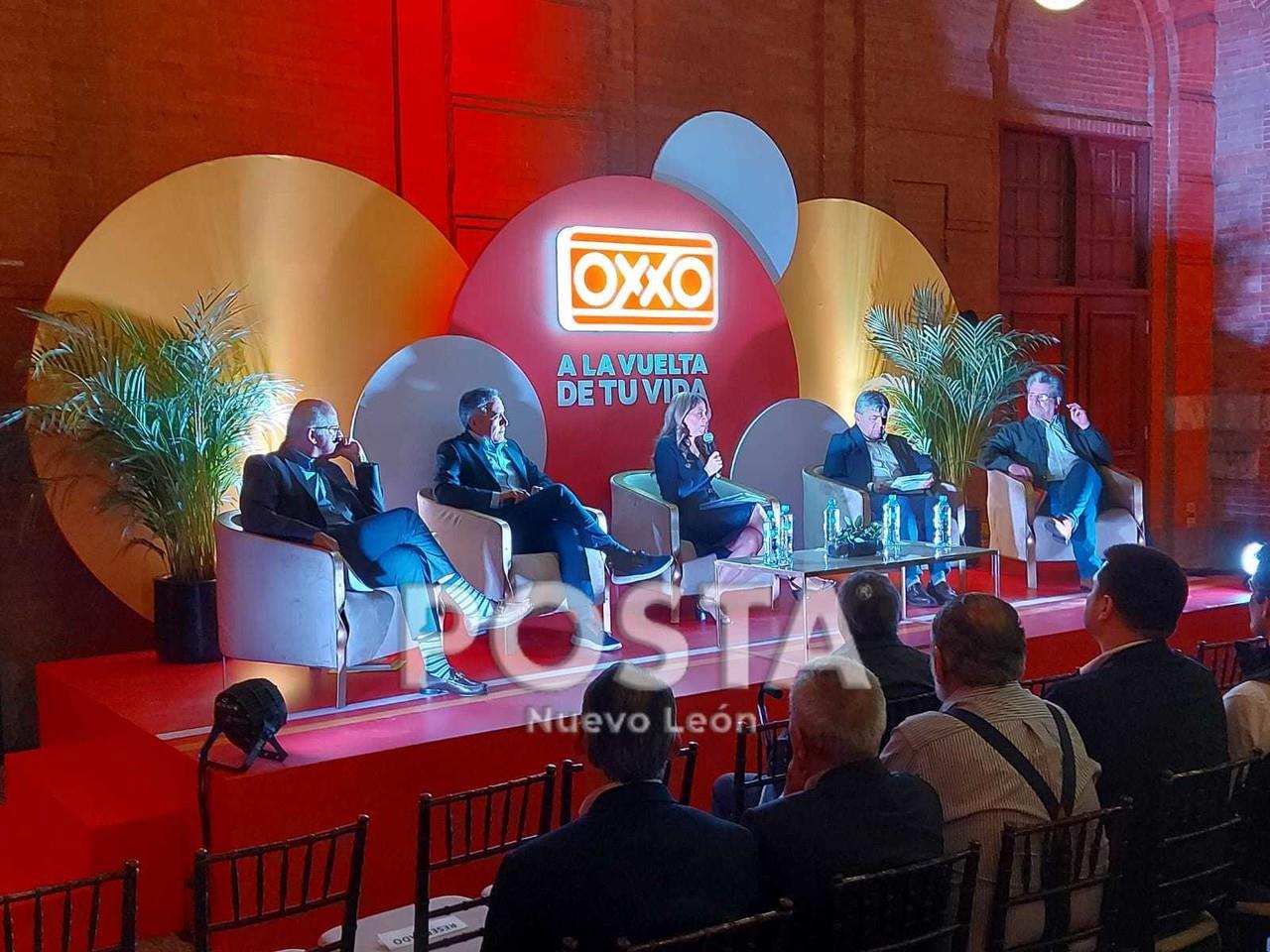 Durante su discurso en el panel, Antonio Fernández recordó los grandes retos a los que se ha enfrentado OXXO a lo largo de 45 años. Foto: POSTA.