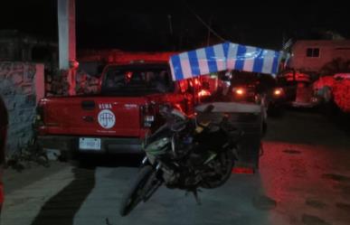 Mototaxista borracho se impacta contra una camioneta estacionada en Muna