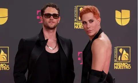 Christopher Uckermann y Christian Chávez tuvieron oportunidad de pasar por la alfombra roja de Premio Lo Nuestro. Foto. Cortesía Univisión