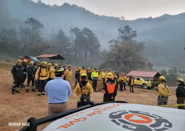 Reanudan labores contra incendio forestal en Sierra de Santiago