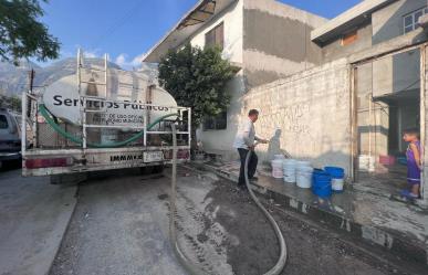 Santa Catarina envía pipas de agua a colonias cercanas al Cerro de las Mitras