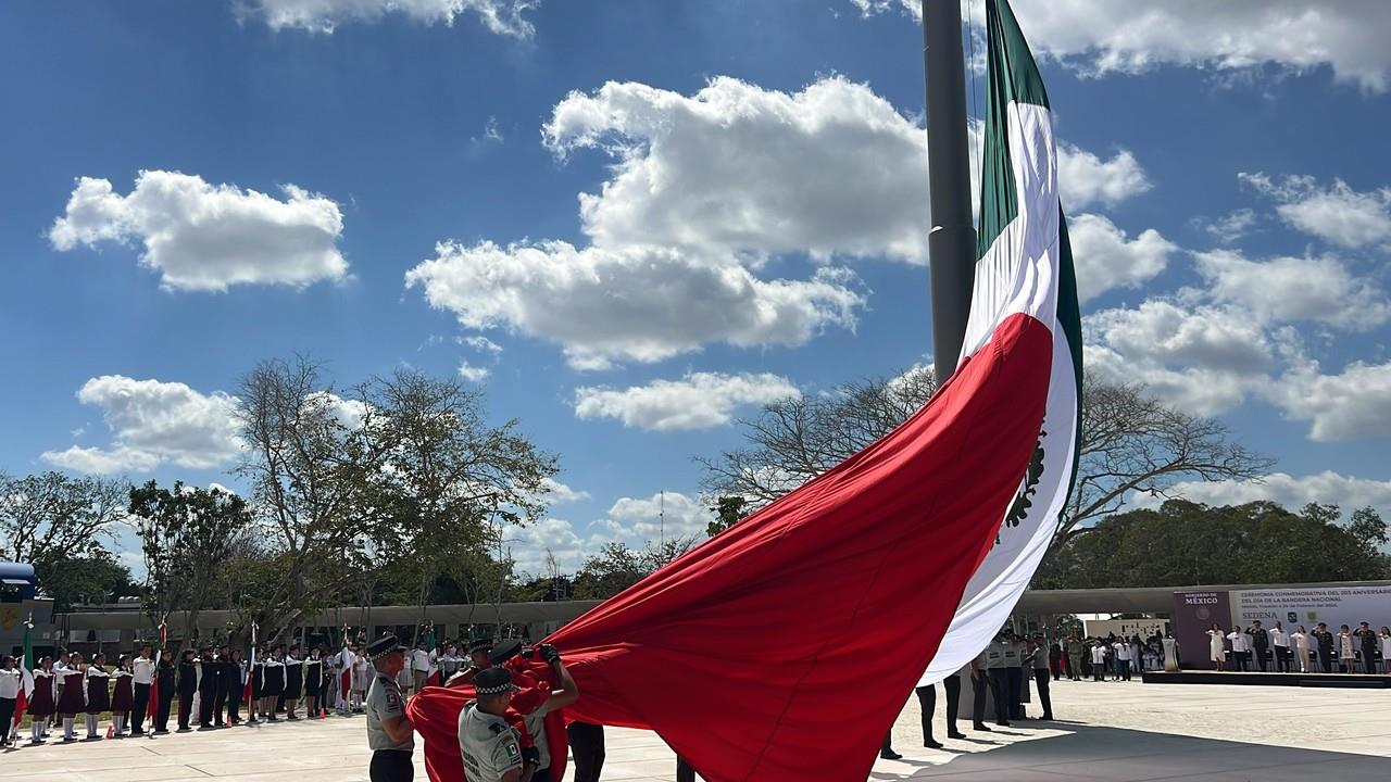 Hace 90 años se estableció el 24 de febrero como Día de la Bandera Foto: Irving Gil