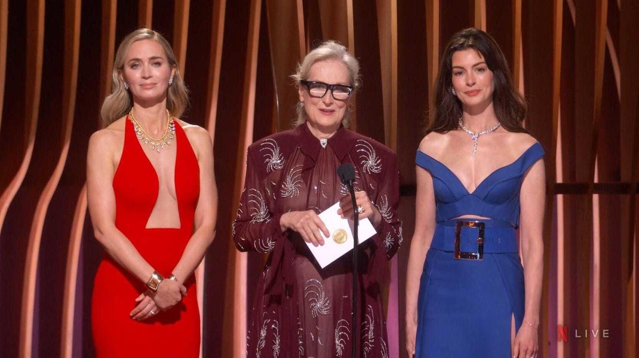 Meryl Streep, Anne Hathaway y Emily Blunt protagonizaron un momento divertido sobre el escenario. Foto: Netflix