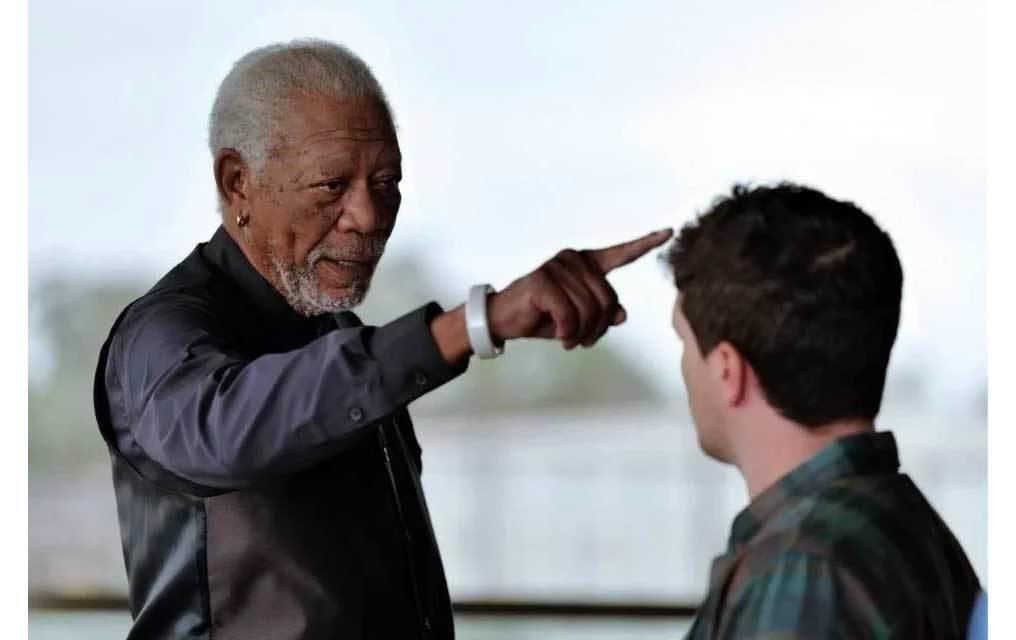 Morgan Freeman llega con 57 Segundos atrás: ciencia ficción, drama y suspenso