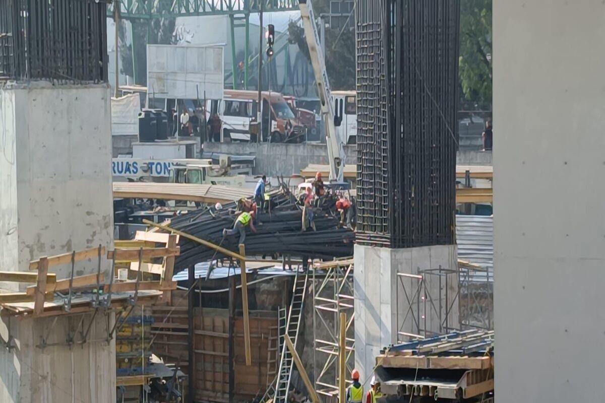Siete trabajadores heridos tras caída de estructura en obras de Trolebús elevado. Foto: Ramón Ramírez