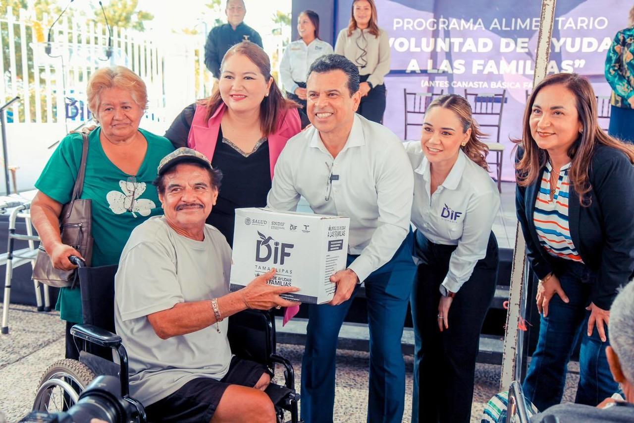 Entrega de despensas y aparatos funcionales para personas con discapacidad. Foto: redes sociales