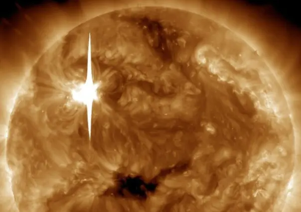 Captura la NASA impresionante erupción solar: prevén daños en GPS y satélites