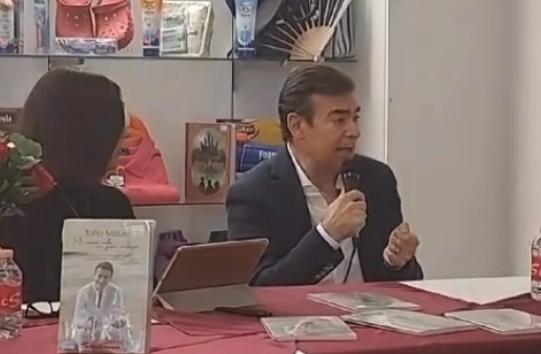 El actor Toño Mauri estuvo presentando la tercera edición de su libro ,Mi nueva vida, un gran milagro Foto: Especial