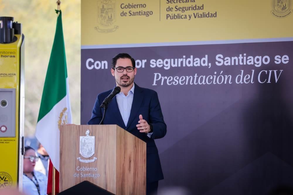 El alcalde David de la Peña Marroquín, puso hoy en funcionamiento el nuevo Centro de Inteligencia para la Vigilancia, CIV. Foto. Cortesía