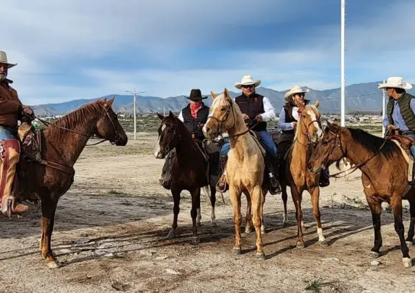 Participan más de 400 jinetes en cabalgata de Parras a San Pedro