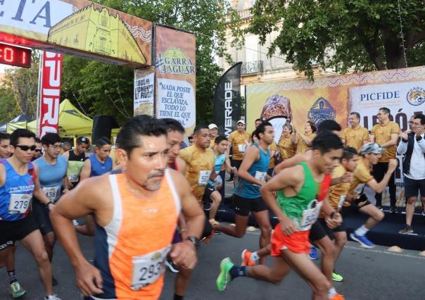 Todo un éxito resultó la carrera de la Uady por su 102 aniversario