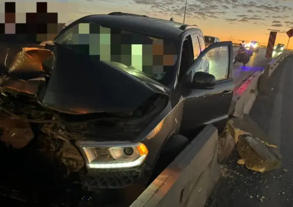 Detienen a joven ebrio tras impactar contra puente vehicular en Torreón