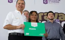 Eugenio Montiel Amoroso entrega 247 escrituras en El Carmen, Nuevo León