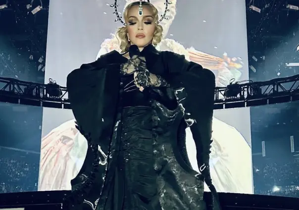 Madonna escupe a fanáticos durante uno de sus conciertos (VIDEO)