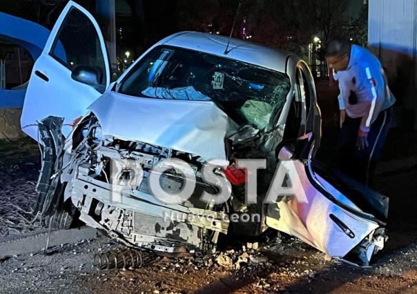 Queda hombre herido tras chocar contra muro del metro en San Nicolás