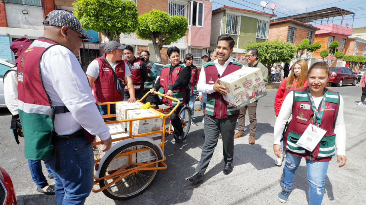 Reciben canasta del bienestar 70 mil adultos mayores en Neza