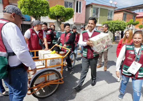 Reciben canasta del bienestar 70 mil adultos mayores en Neza