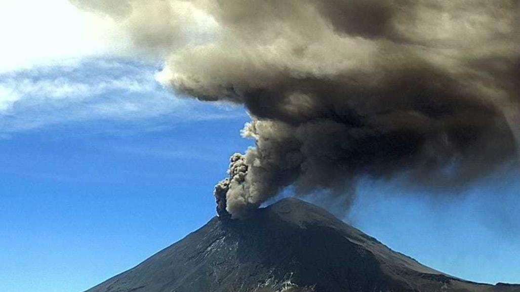 Popocatépetl: suspenden algunos vuelos en el AICM por la actividad volcánica