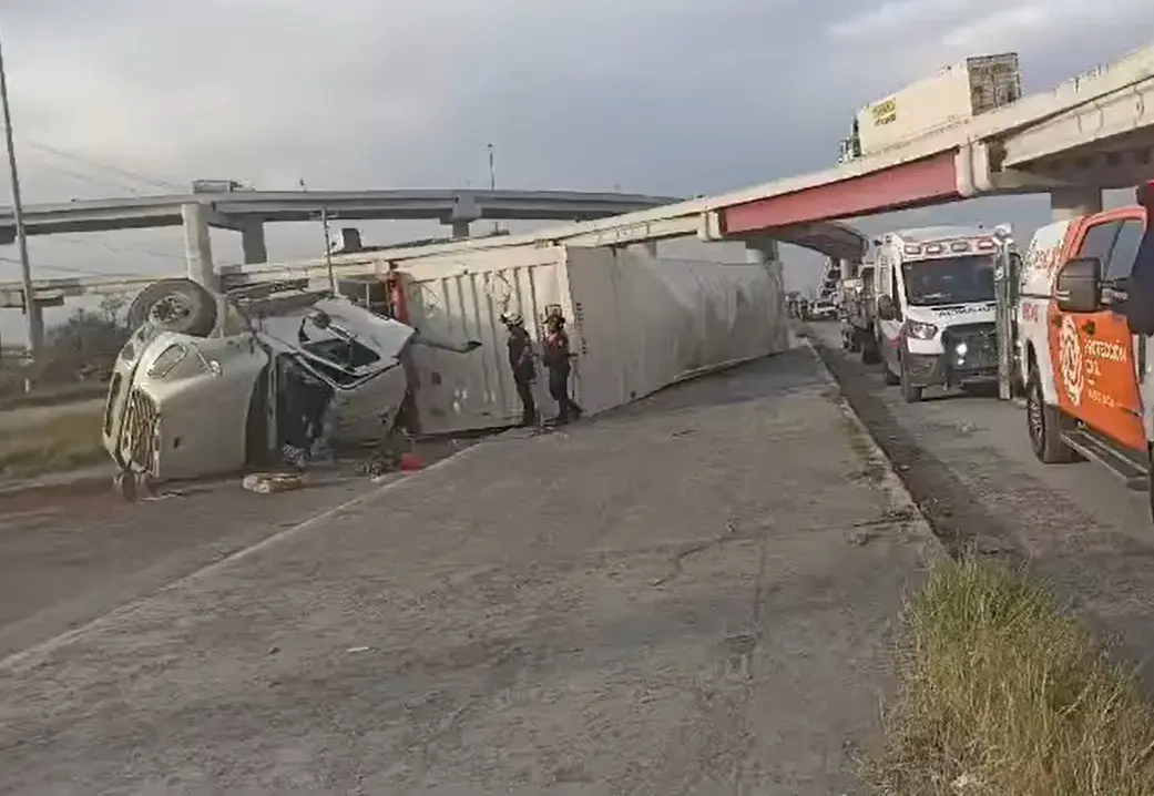 Los hechos ocurrieron en el kilómetro 16 de la Carretera a Colombia. Foto: Protección Civil Nuevo León.