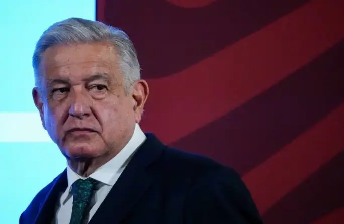 Periodistas publican carta; le exigen a AMLO terminar su acoso contra la prensa