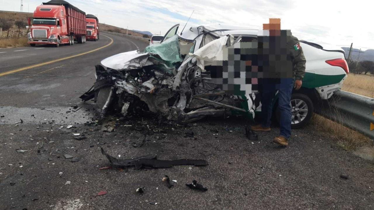 Chocan de frente en carretera a Parral; hay un occiso