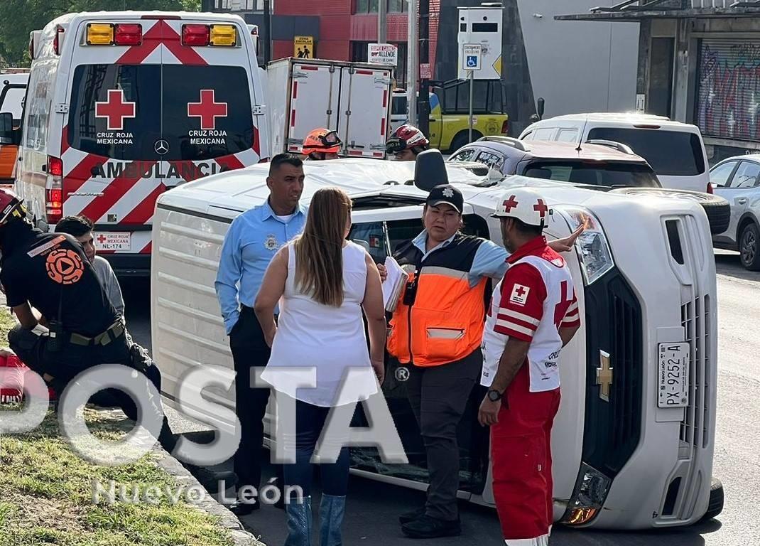 Un choque de crucero en Madero y Miguel Nieto en centro de Montertrey. Foto. Raymundo Elizalde