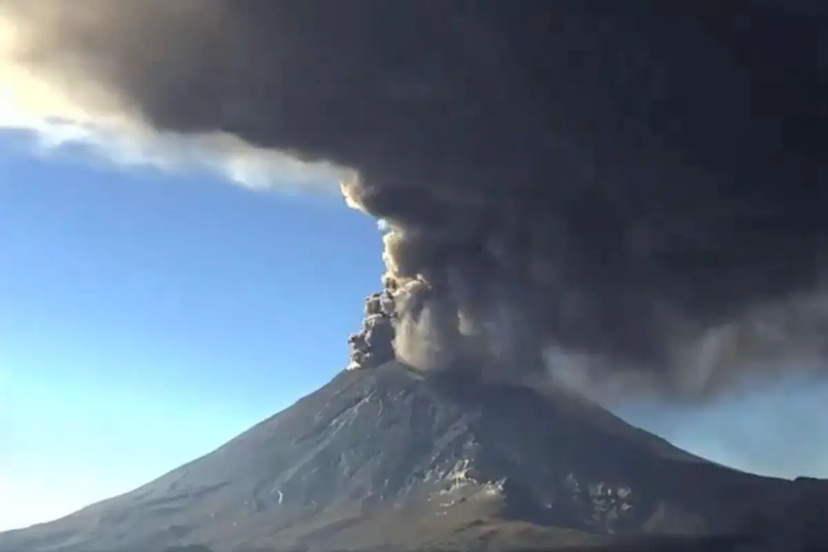 El volcán Popocatépetl continúa emitiendo fumarolas de gran magnitud Foto: X(Twitter) @webcamsdemexico