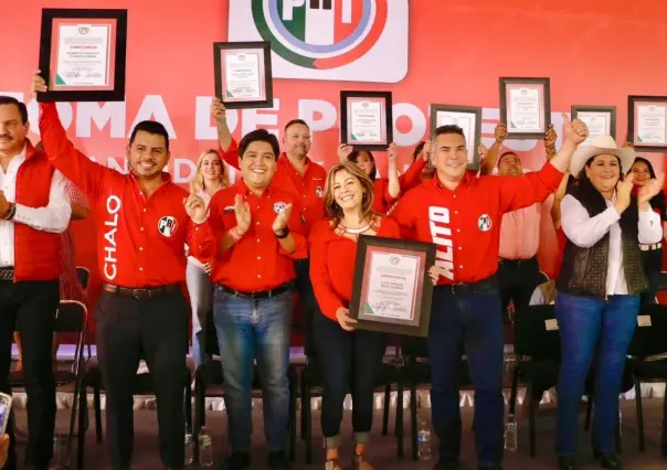 Lucy Meza y candidatos del PRI, reciben constancia como candidatos en Morelos