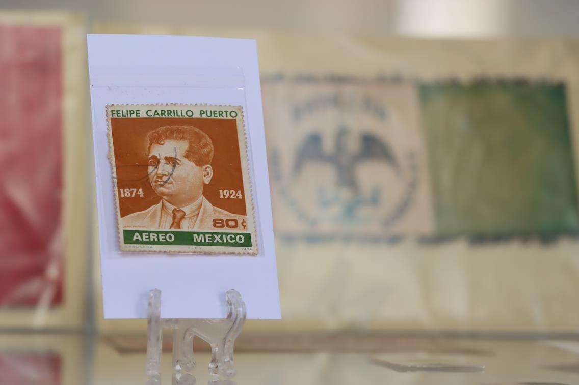 La Uady, con el apoyo de la Sociedad Numismática y Filatélica Península montaron una explosión que permitirá conocer la historia de México y Yucatán a través de sus billetes y monedas.- Foto de la Uady