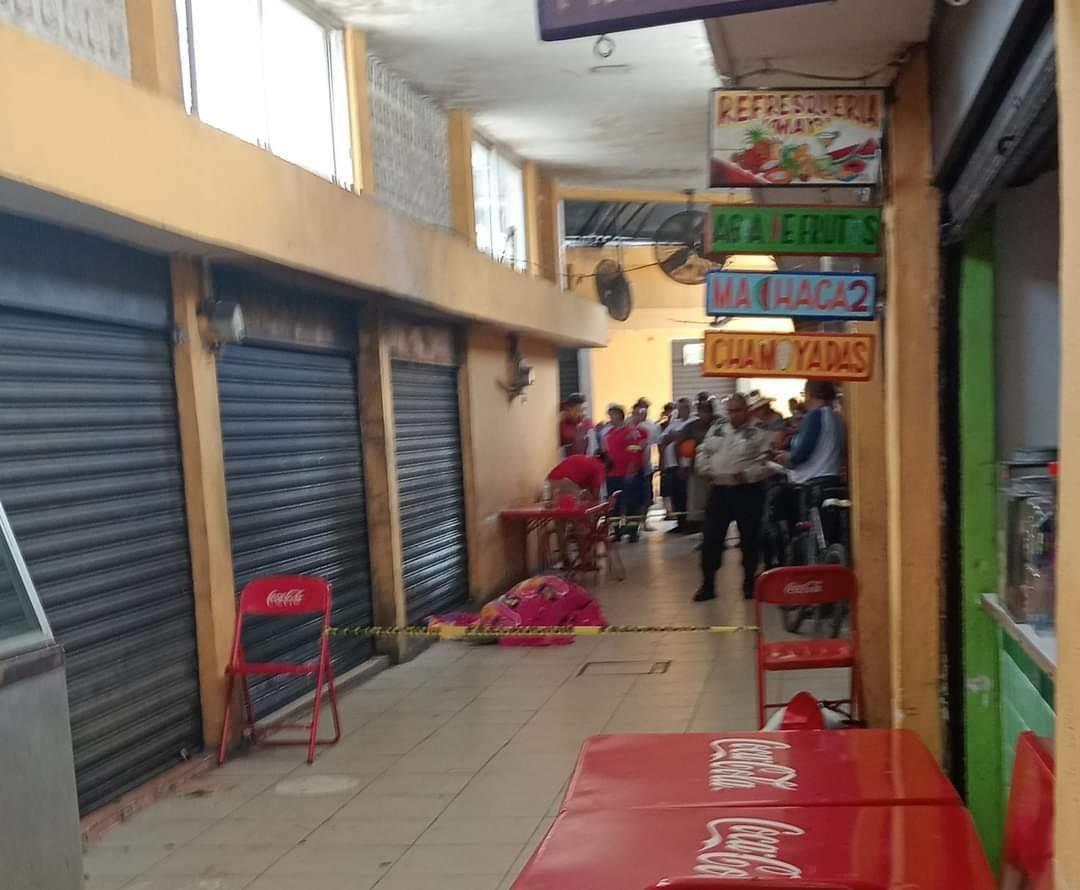 Una persona de la tercera edad falleció el miércoles en el mercado de Izamal tras atragantarse con sus alimentos.- Foto de redes sociales