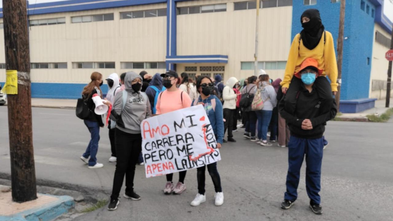 Al lugar arribaron elementos de Tránsito de la Policía Municipal para dar vialidad, por lo que recomendaron tomar vías alternas / Foto: Cortesía