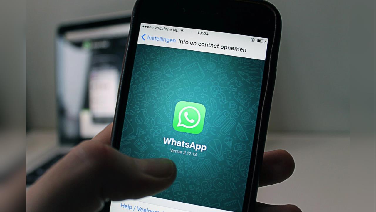 Es recomendable revisar con frecuencia las conversaciones del perfil, si se tienen sospechas de haber sido hackeado, esto para detectar mensajes sospechosos o lecturas de mensajes que no hayas abierto / Foto: Anton