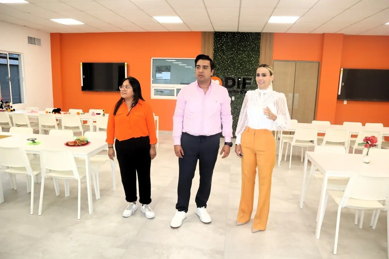 El alcalde de Santa Catarina, Jesús Nava Rivera, y su esposa la presidenta del DIF municipal, Paola García Yves, inauguraron el Centro Gerontológico del DIF Santa Catarina. Foto: Gobierno de Santa Catarina