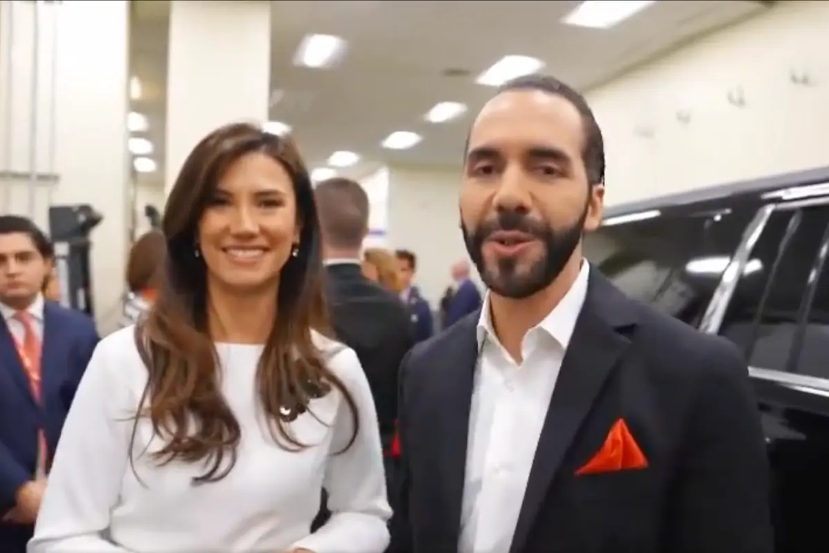 Nayib Bukele junto a Catalina Stubbe. Fuente: X (antes Twitter)/ @CatalinaStubbe