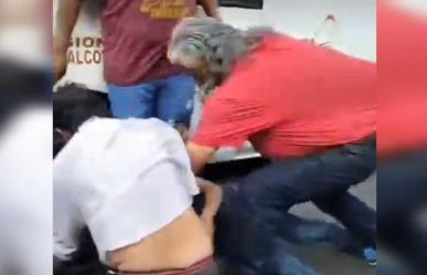 Brutal golpiza de microbuseros de Neza a dos jóvenes (Video)