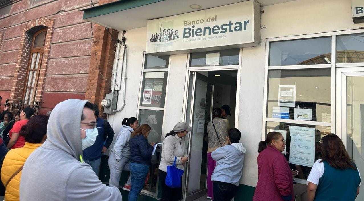 Largas filas en Bancos del Bienestar en Edoméx previo al inicio de la veda electoral. Foto: POSTA