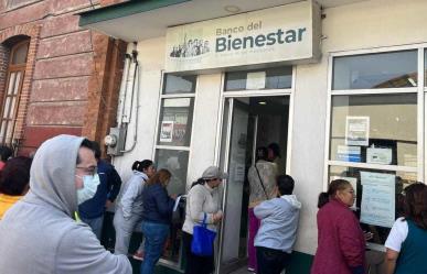 Largas filas en Bancos del Bienestar previo al inicio de la veda electoral