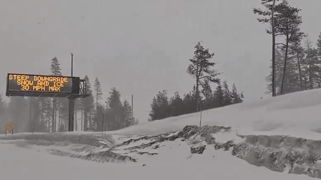 Azota poderosa tormenta de nieve la Sierra de Nevada en California