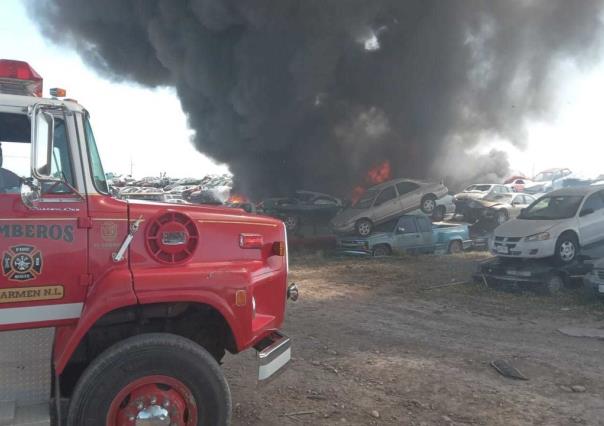 Incendio en corralón de grúas Garajes y Talleres consume 400 vehículos (VIDEO)