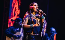 Endulza Lila Downs con su voz y sus sones a regios