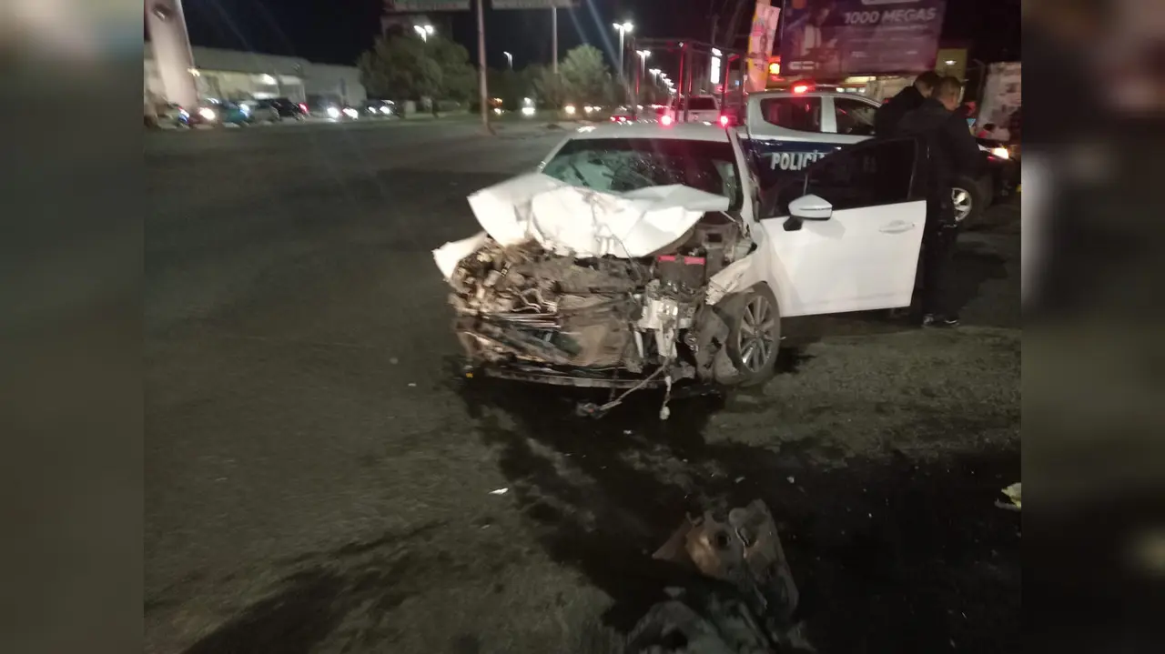 Conductor de UBER ocasiona volcadura; hay tres lesionados
