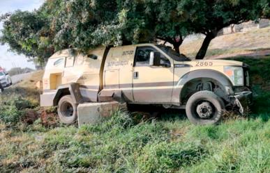 Casi vuelca camión con miles en efectivo en Victoria