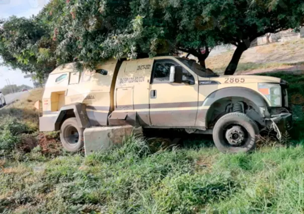 Casi vuelca camión con miles en efectivo en Victoria