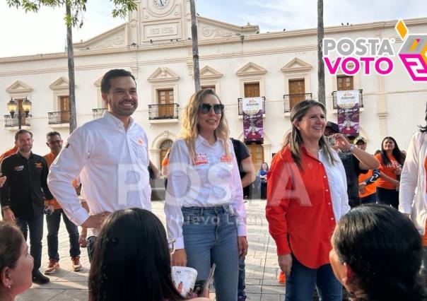 Llega Álvarez Máynez en el fosfobus al municipio de la naranja