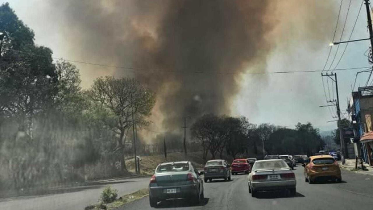El incendio provocó afectaciones en la visibilidad de los conductores. Foto: FB Zona Cero Izcalli